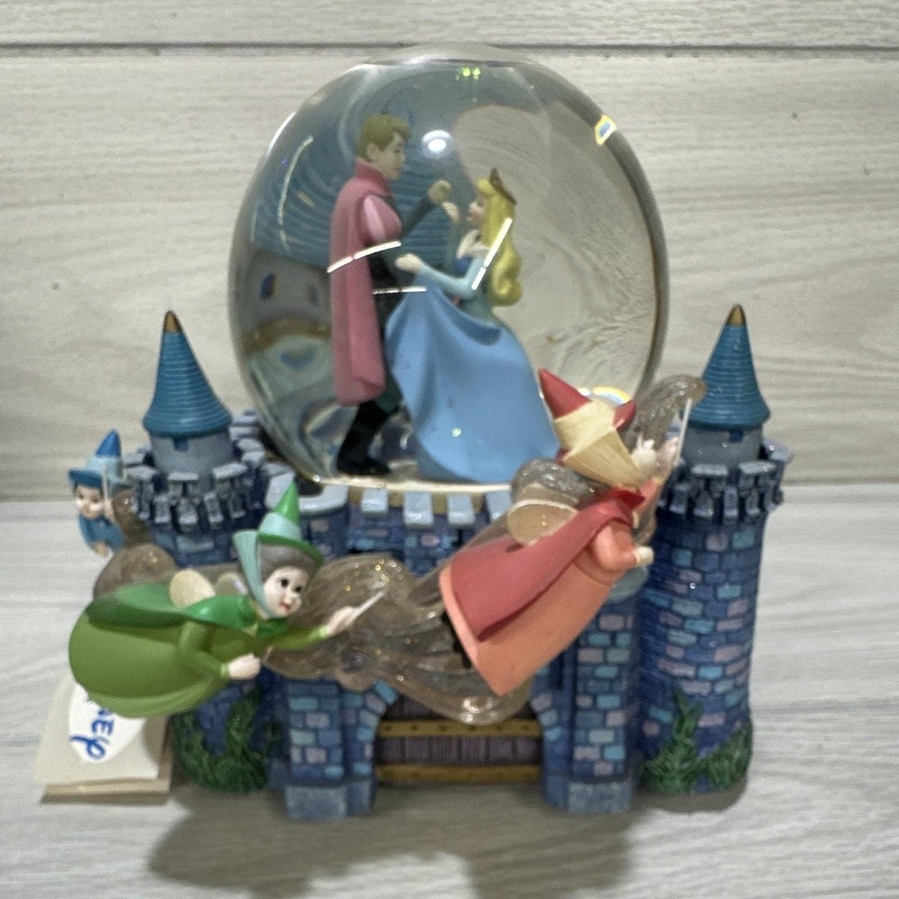 Disney Store Sleeping Beauty Once Upon the Dream Snowglobe Aurora Vintage 7x7x7"